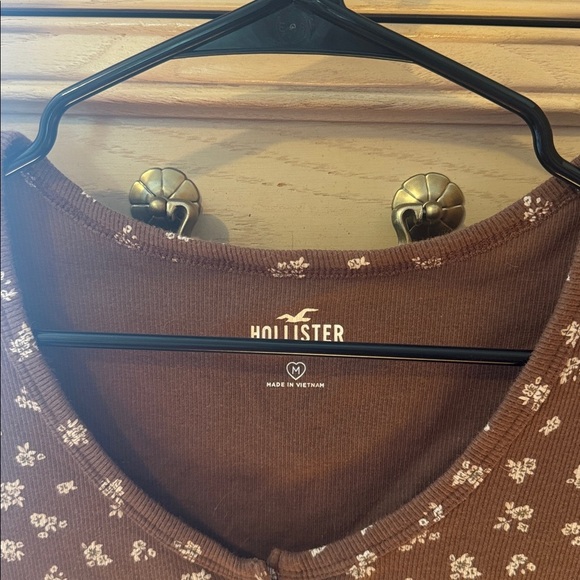 Hollister Flower Tee - Picture 3 of 7